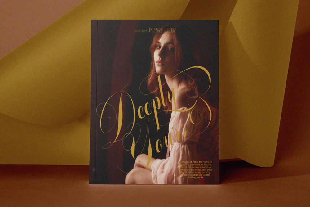 GLOWING ROMANCE — Calligraphy Luxury Font